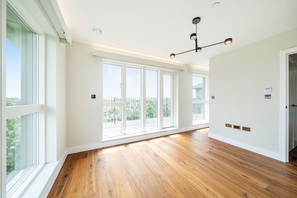 Property photo 3 of 12 1464787-14-6A0714...