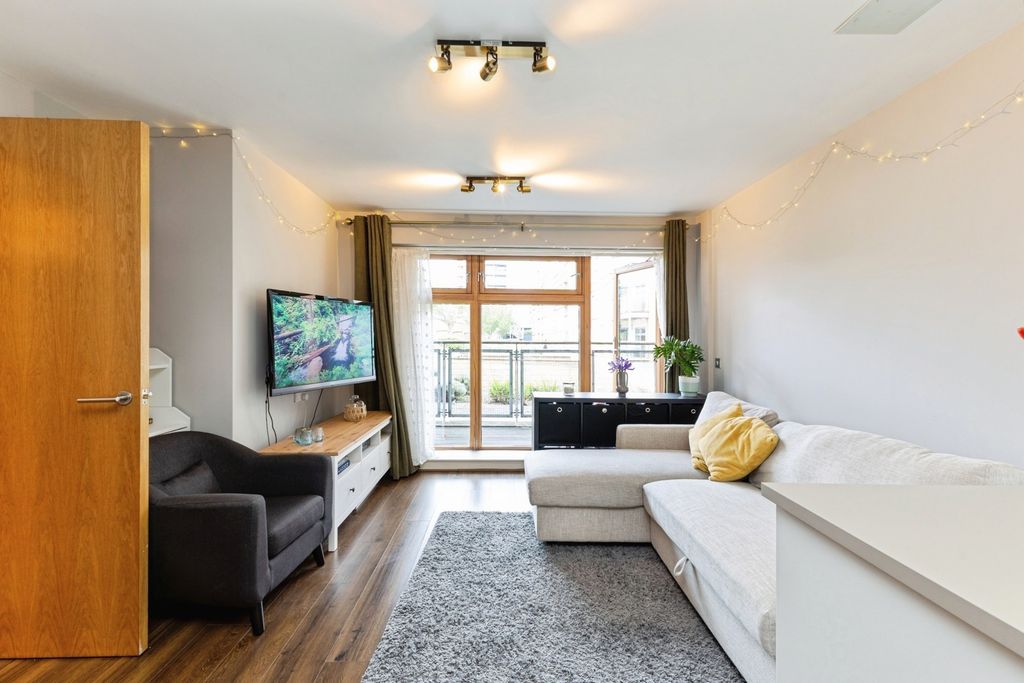 Property photo 3 of 11 Pbox-Img.Jpg