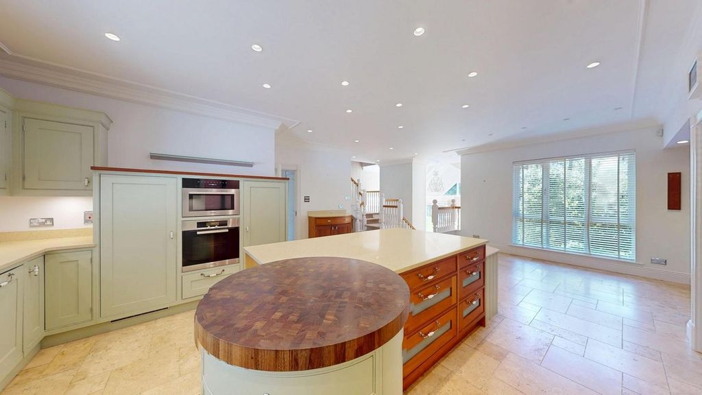 Property photo 3 of 51 K/B/D