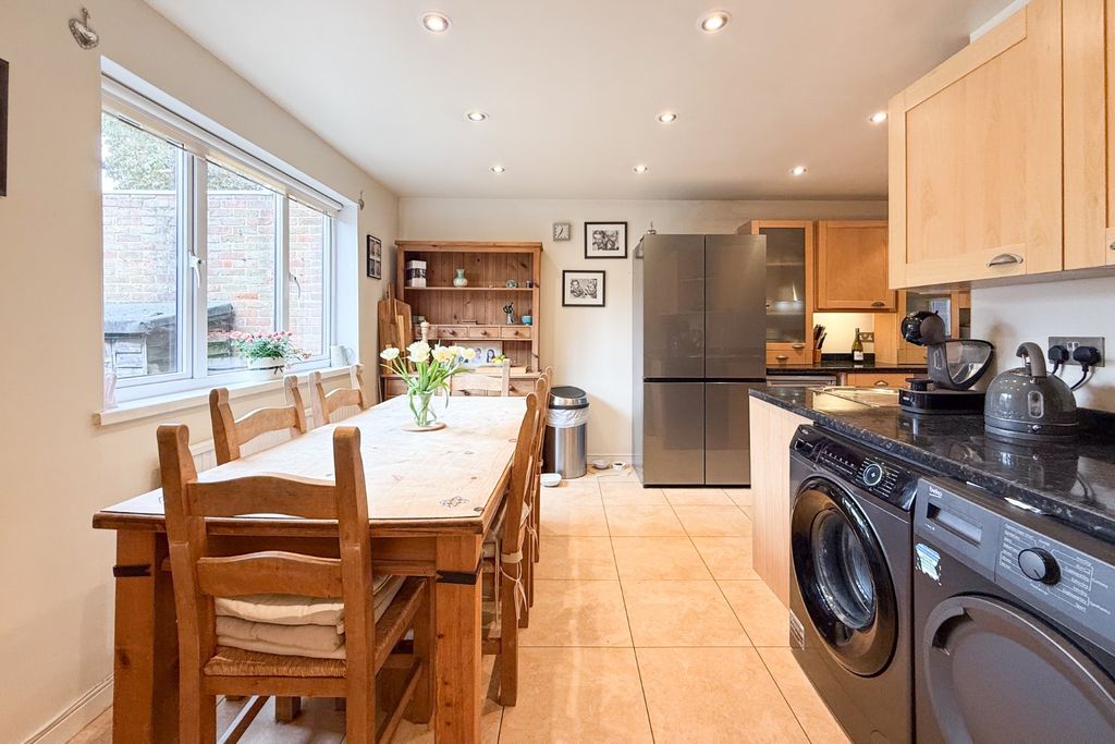 Property photo 2 of 19 5201894
