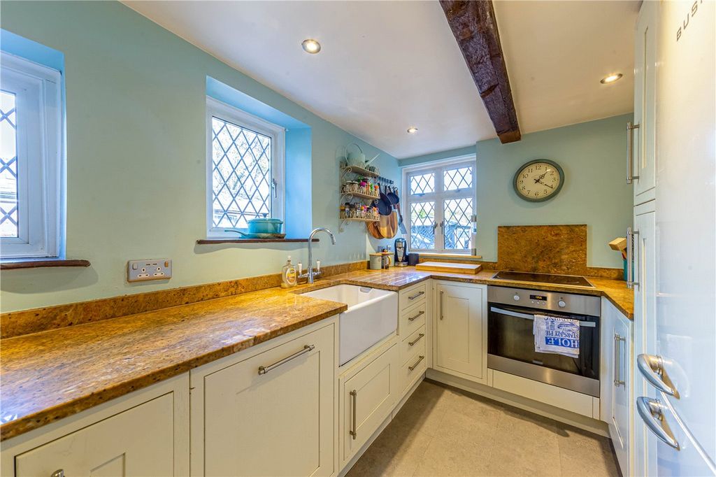 Property photo 3 of 23 Kitchen