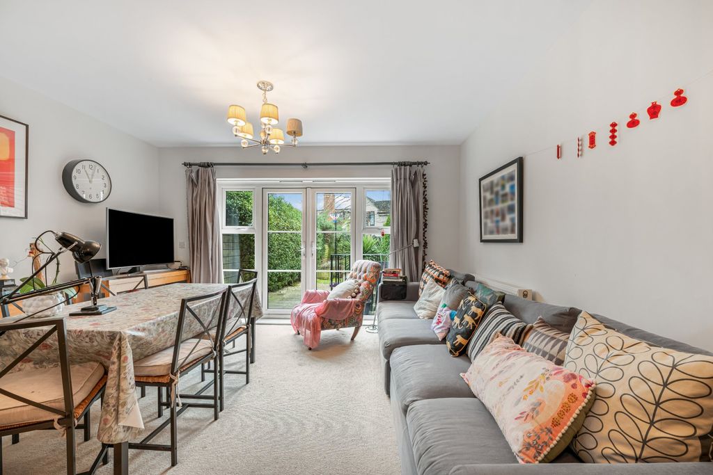 Property photo 3 of 34 Living Room