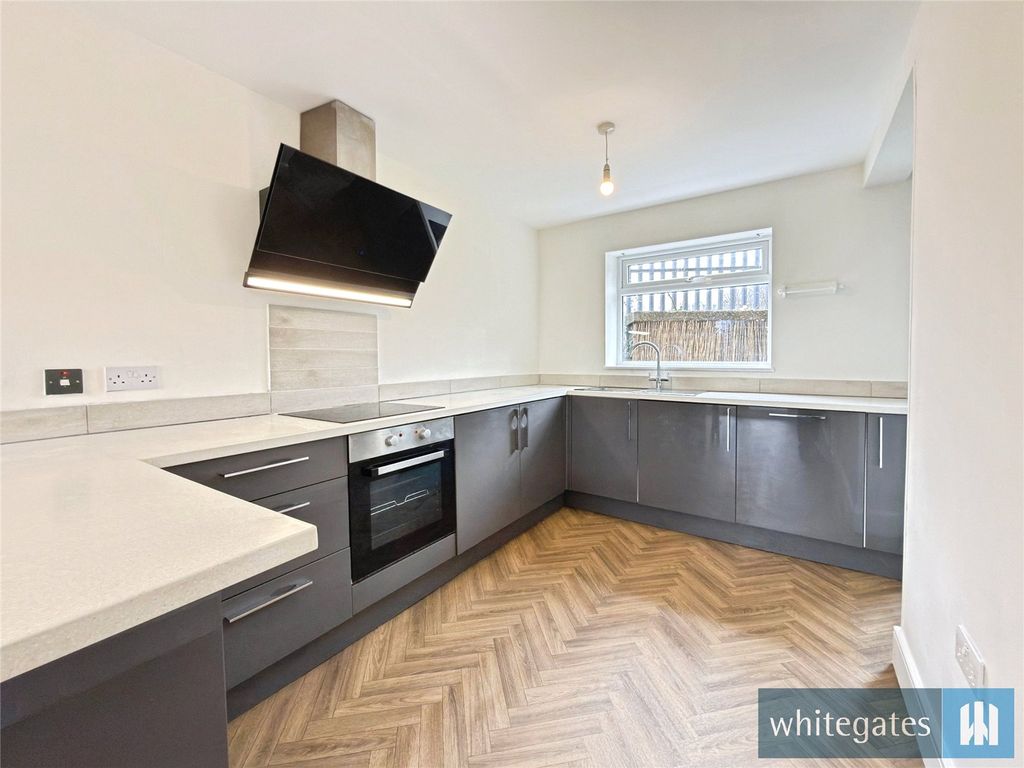 Property photo 3 of 23 Picture No. 12