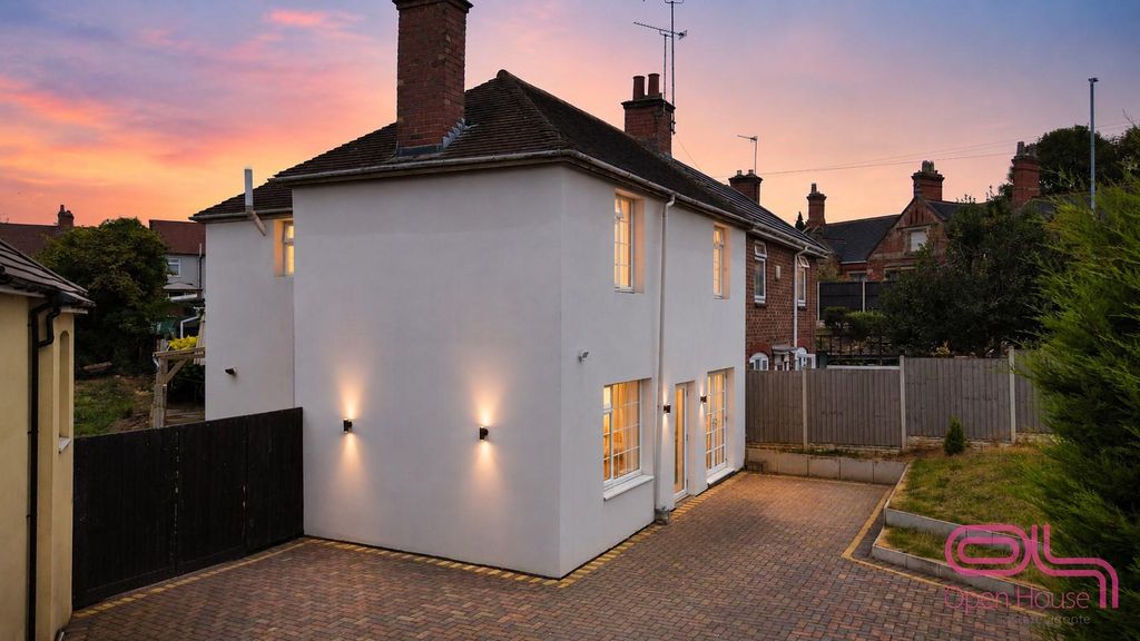 Property photo 1 of 24 Bladon Street, Winshill (1).Jpg