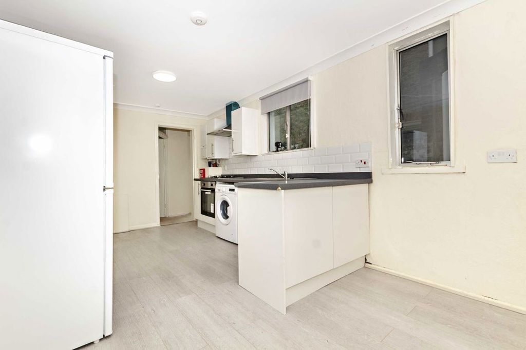 Property photo 3 of 4
