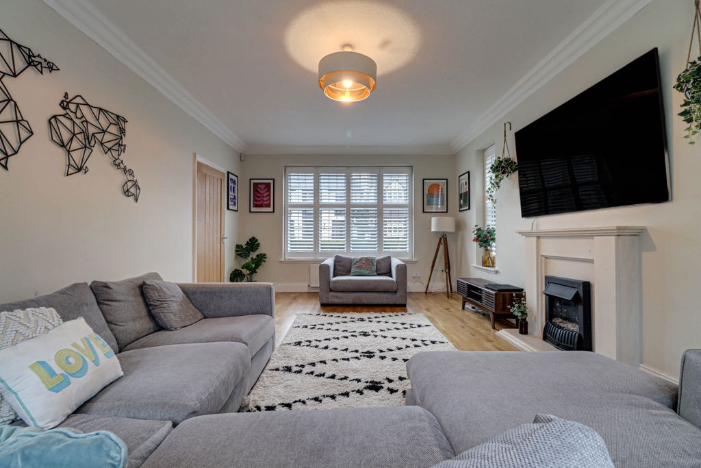 Property photo 2 of 25 Lounge