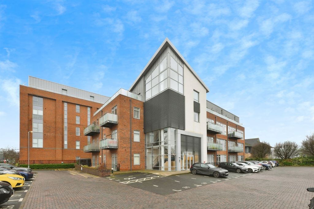 Property photo 2 of 18