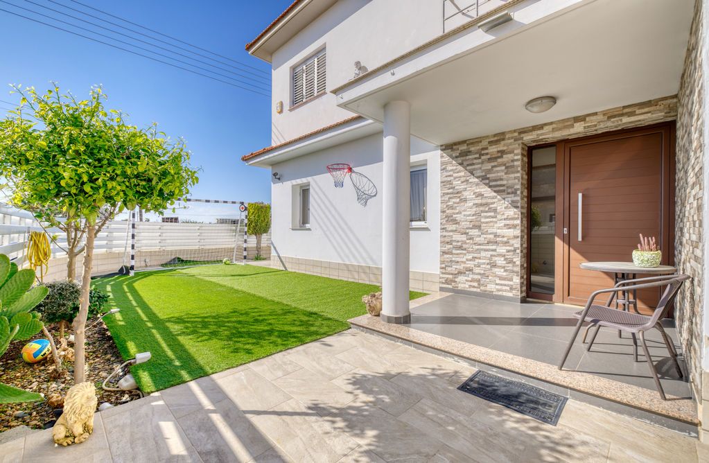 Property photo 3 of 26 Property Entrance