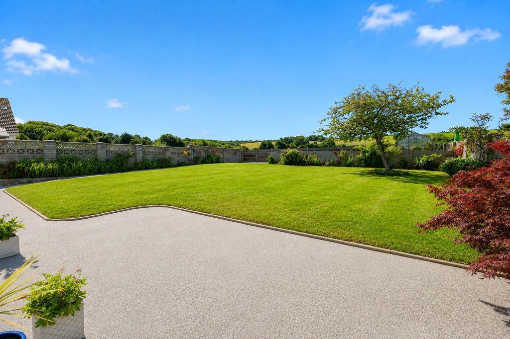 Property photo 2 of 28 Picture No. 34
