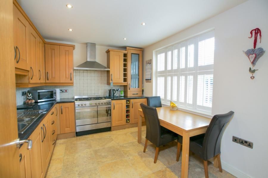 Property photo 2 of 8 Kitchen