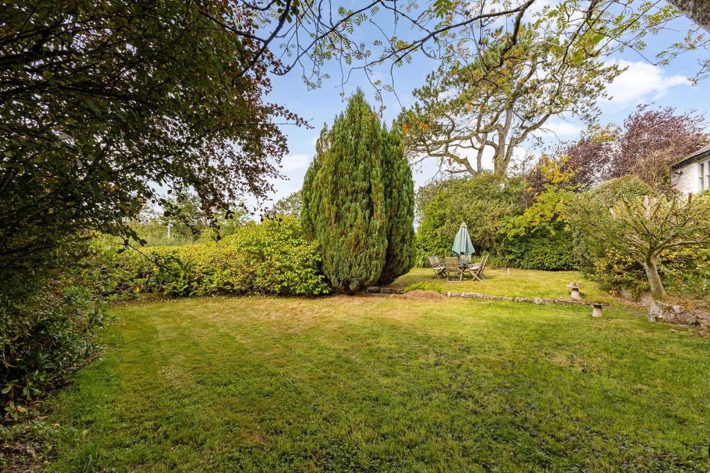 Property photo 2 of 16 Front Garden