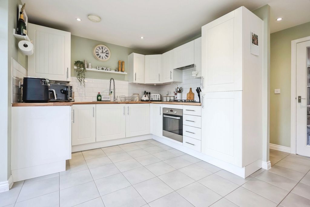 Property photo 3 of 19 Kitchen/Diner