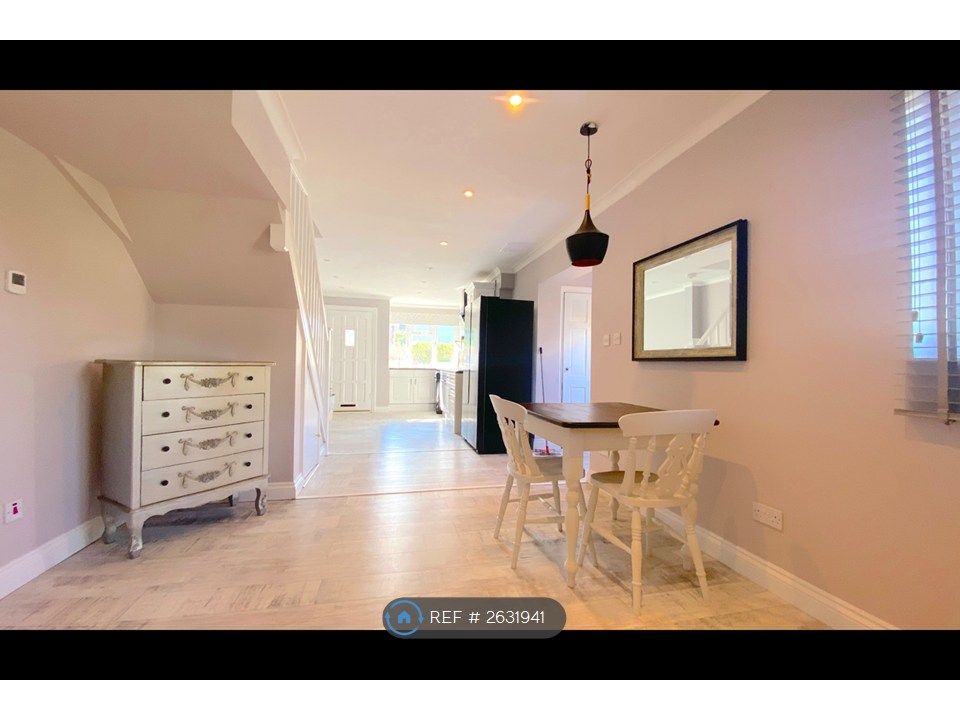 Property photo 1 of 9 Entrance Overview