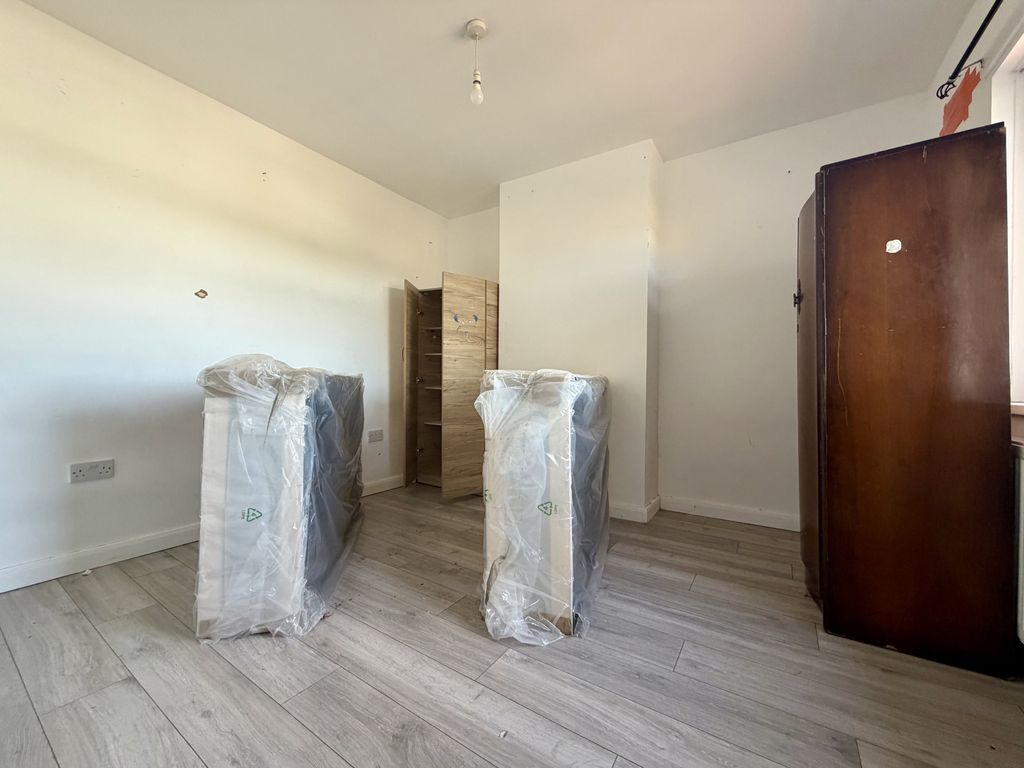 Property photo 2 of 5 Gallery