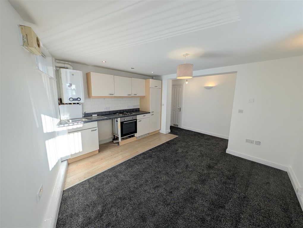 Property photo 1 of 7 Lounge/Kitchen