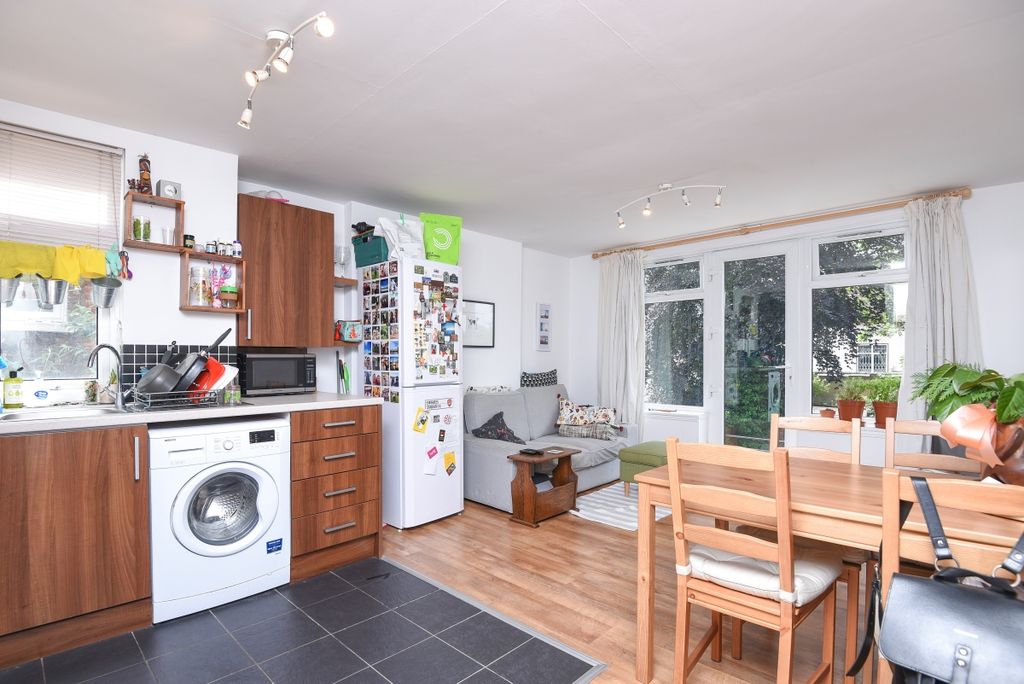 Property photo 3 of 7 Reception