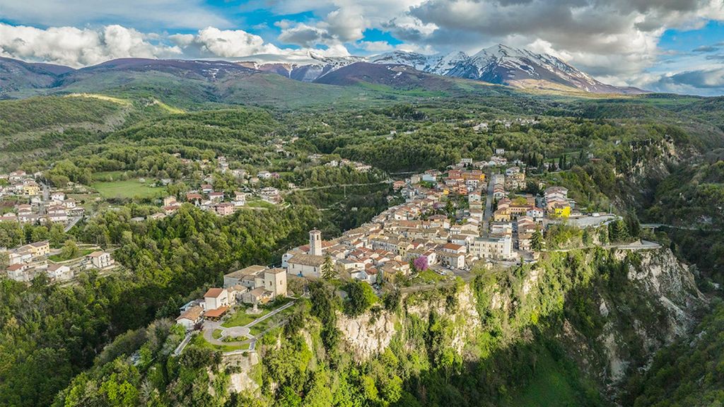 Property photo 1 of 43