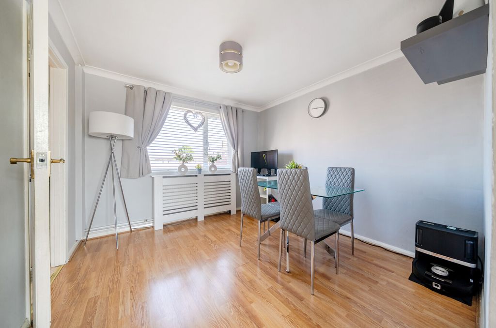 Property photo 3 of 14 1334892-20-6891c6...