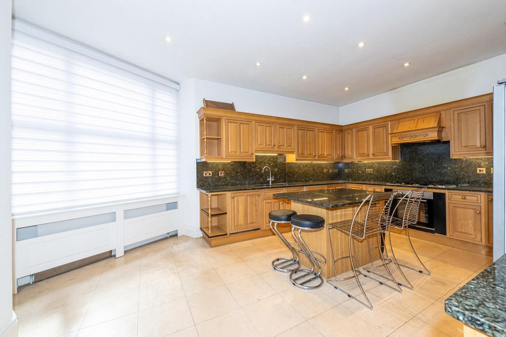 Property photo 3 of 13 Kitchen