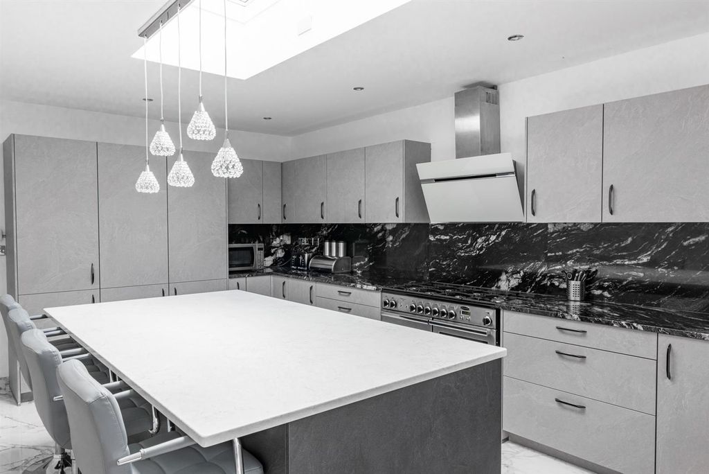 Property photo 2 of 11 Icy_2981-Hdr.Jpg