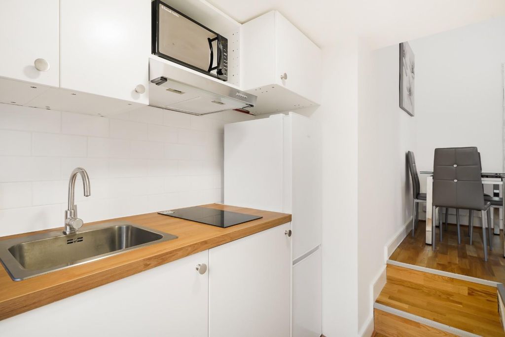 Property photo 3 of 15 Great Western Road 14.Jpg