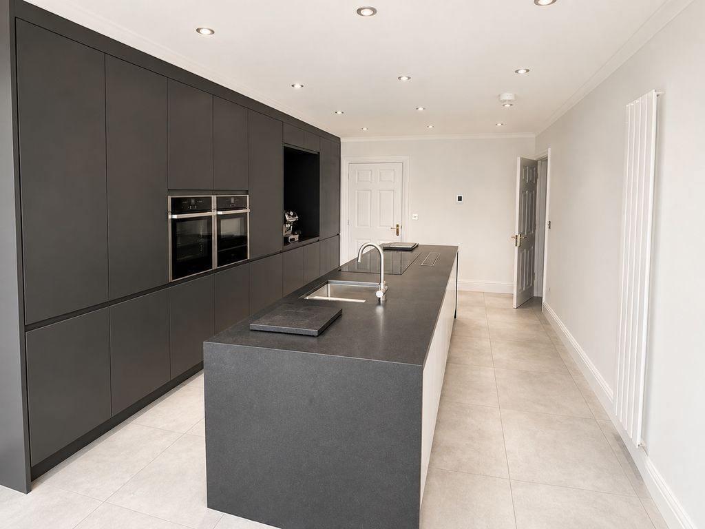 Property photo 3 of 18 Kitchen