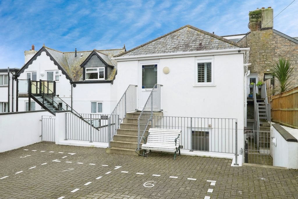 Property photo 2 of 20 Pbox-Img.Jpg