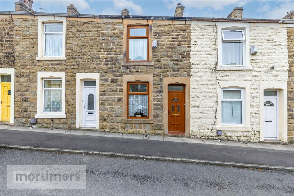 Property photo 1 of 16 Front External