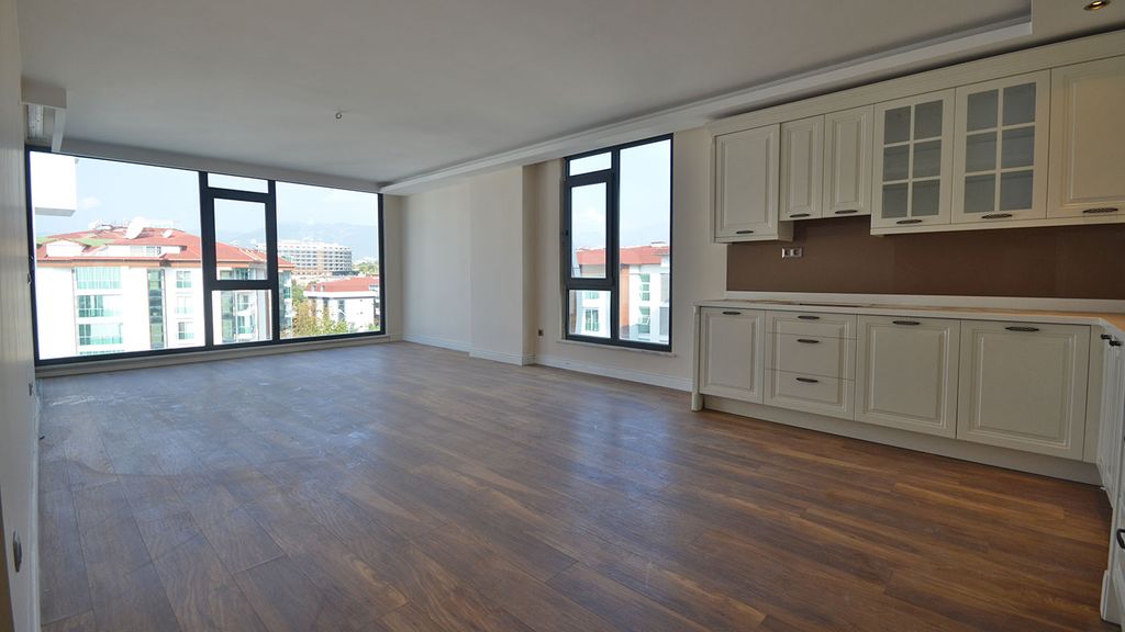 Property photo 3 of 45