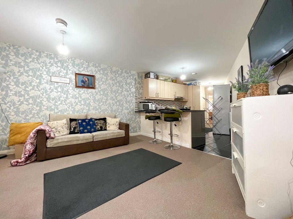 Property photo 3 of 6