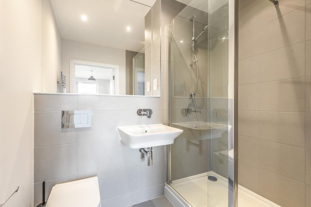 Property photo 3 of 10 Bathroom