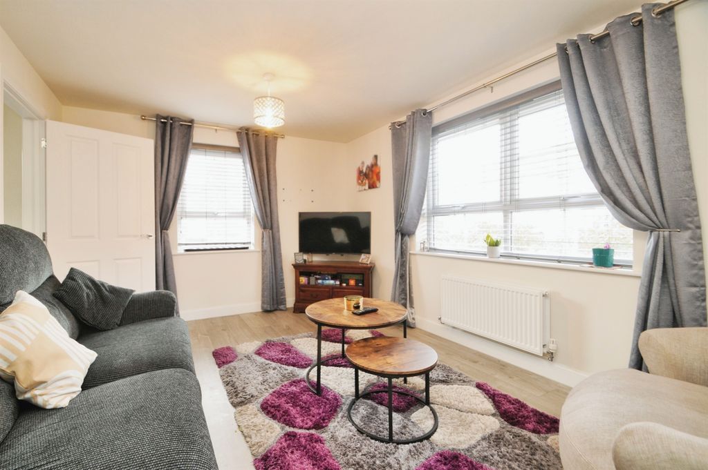 Property photo 3 of 19