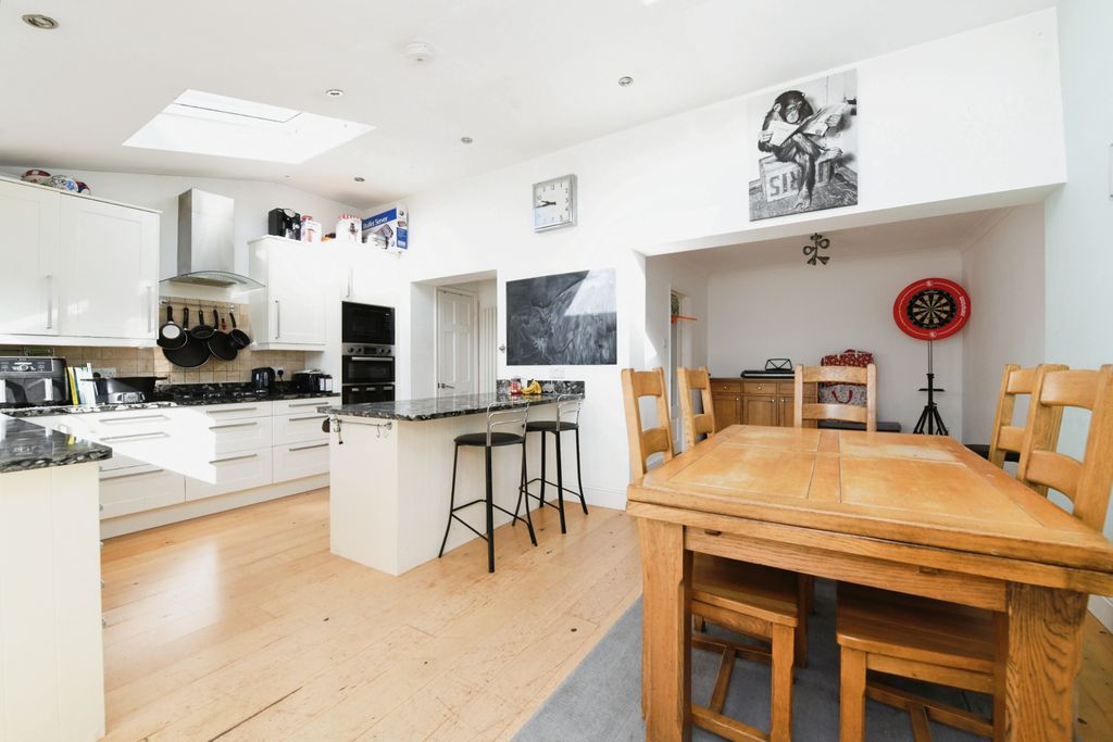 Property photo 1 of 17 Internal
