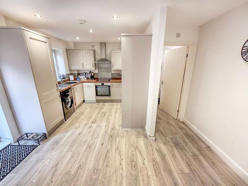Property photo 3 of 18 Kitchen/Dining Room