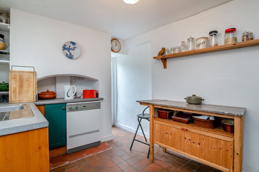 Property photo 2 of 20