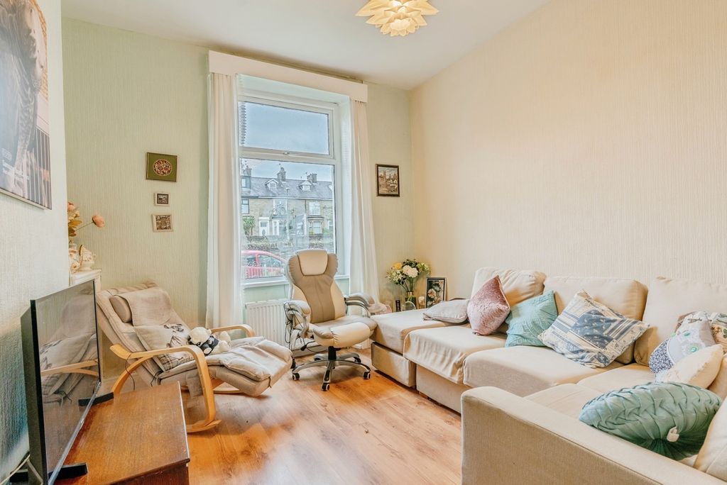 Property photo 2 of 16 Pbox-Img.Jpg