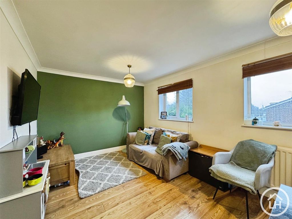 Property photo 2 of 8 Lounge