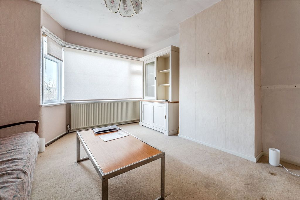 Property photo 2 of 15 Lounge