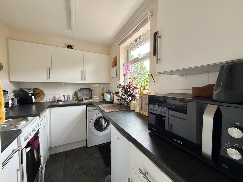Property photo 3 of 14 Kitchen