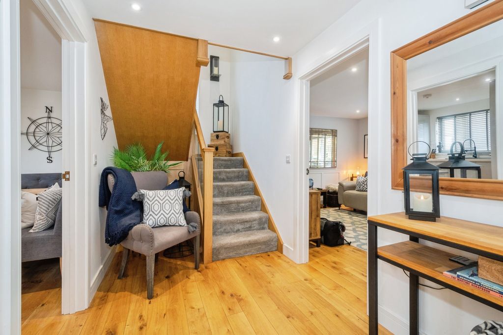 Property photo 1 of 27