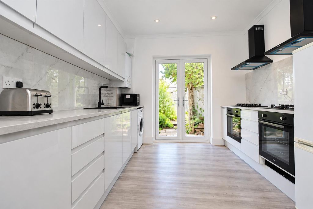Property photo 1 of 13 c4B6A5d5-A2A7-4F5d-B40A-F23724A89814.Png