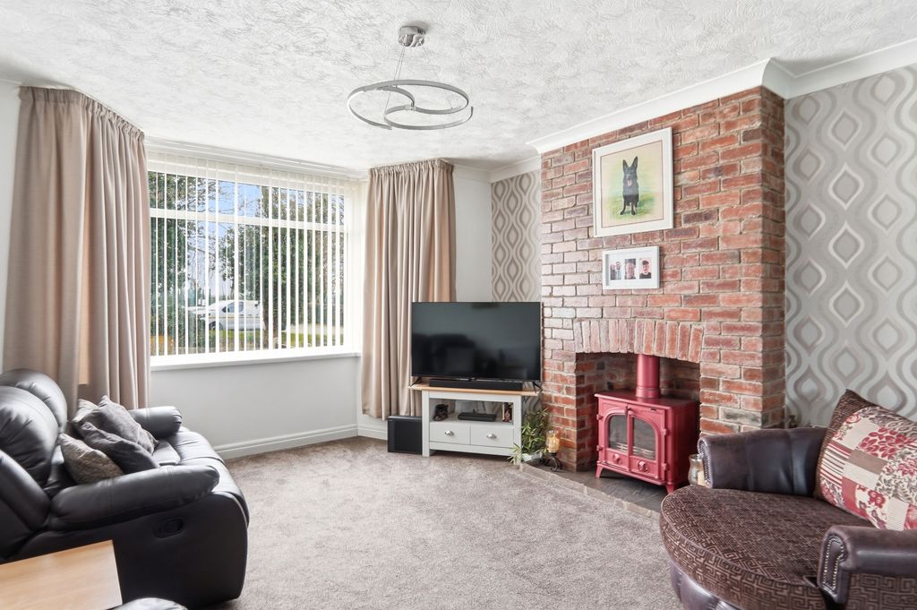 Property photo 3 of 21 Brigshawlane011