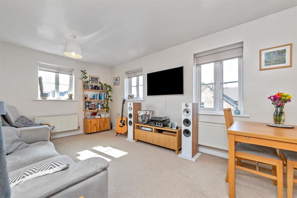 Property photo 1 of 18 23Centaurussquare-23.Jpg
