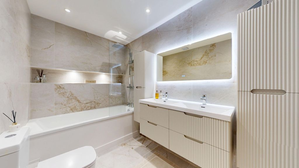 Property photo 1 of 35 5025221