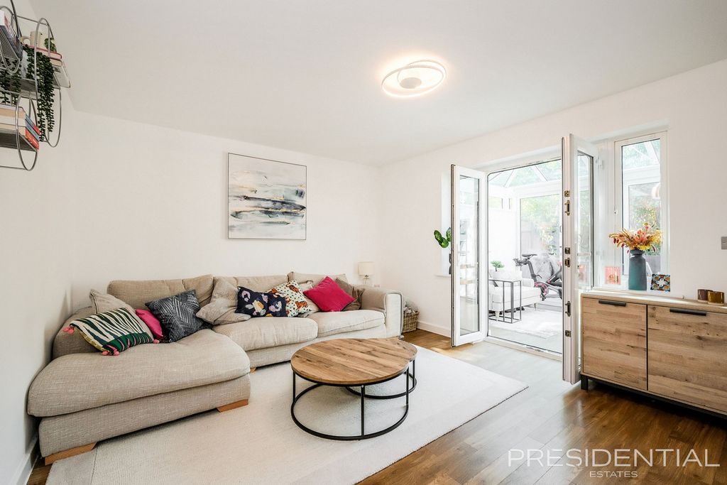 Property photo 3 of 34