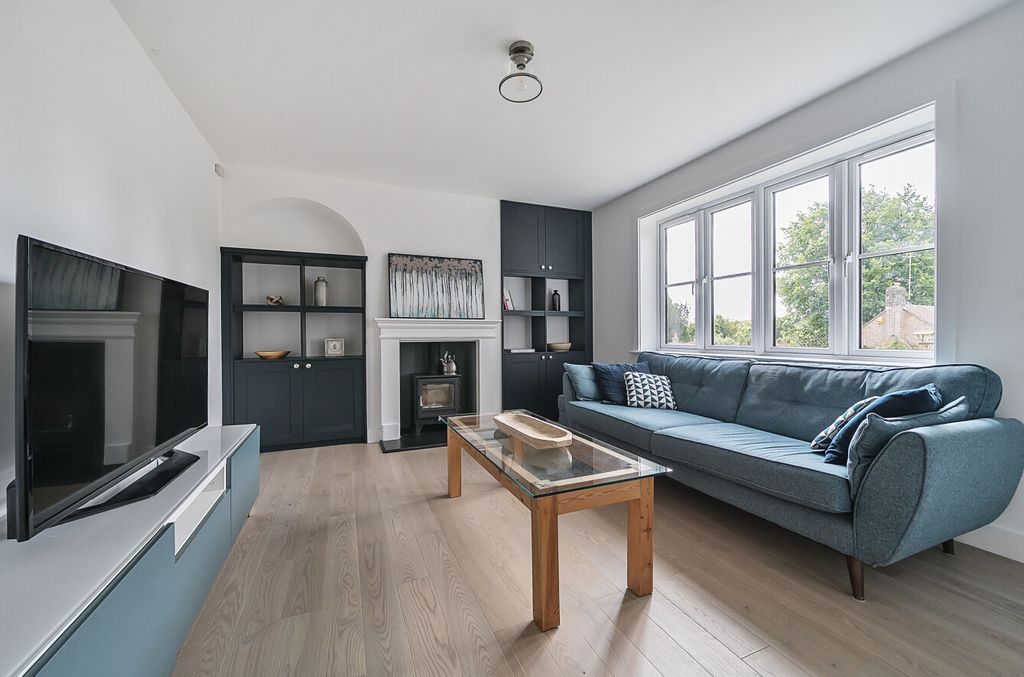 Property photo 2 of 12 1325188-18-68764c...