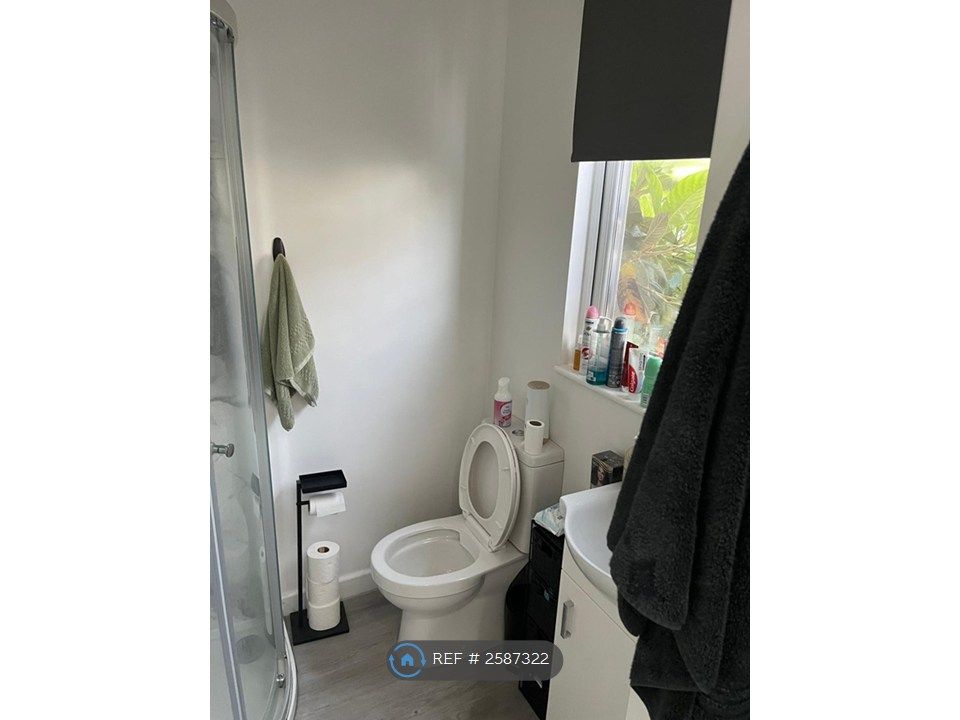 Property photo 2 of 6 Separate Washroom