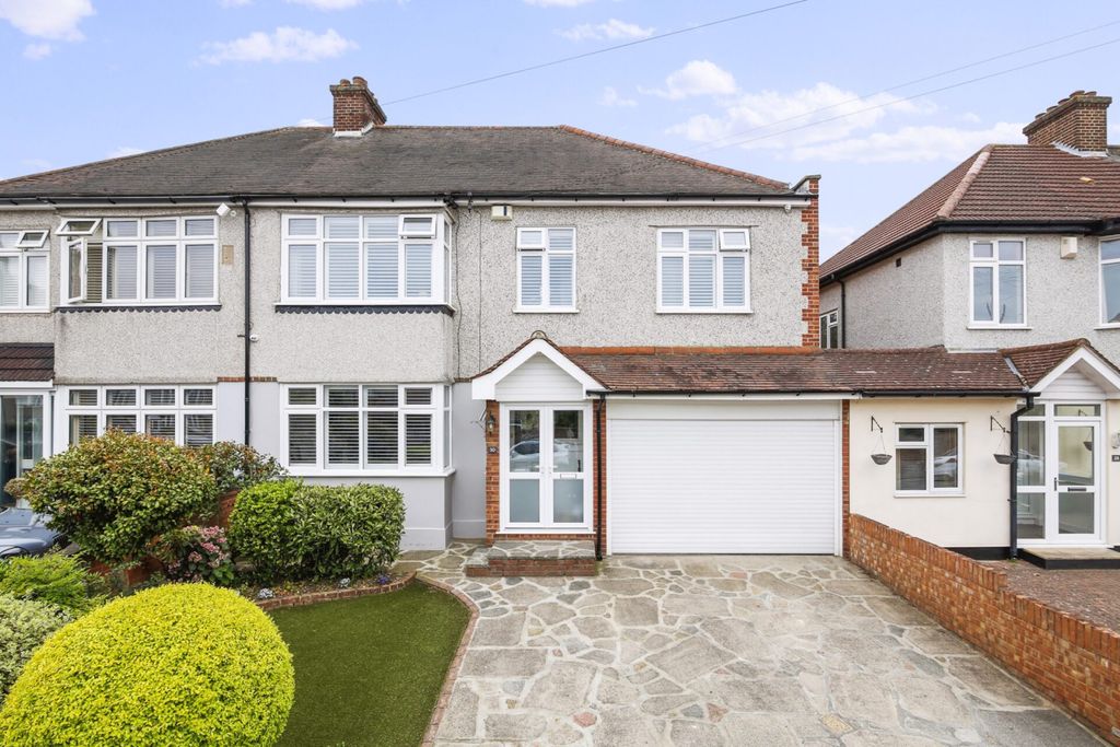 Property photo 1 of 20 5 Bedroom Semi Detached House For Sale