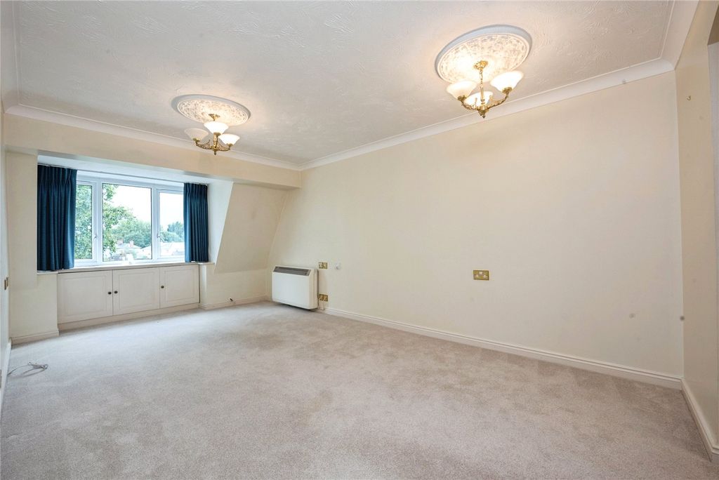 Property photo 2 of 11 Lounge