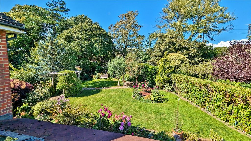 Property photo 2 of 22 Garden